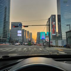 차선 변경 시 뒤 차량 확인이 어려웠어요